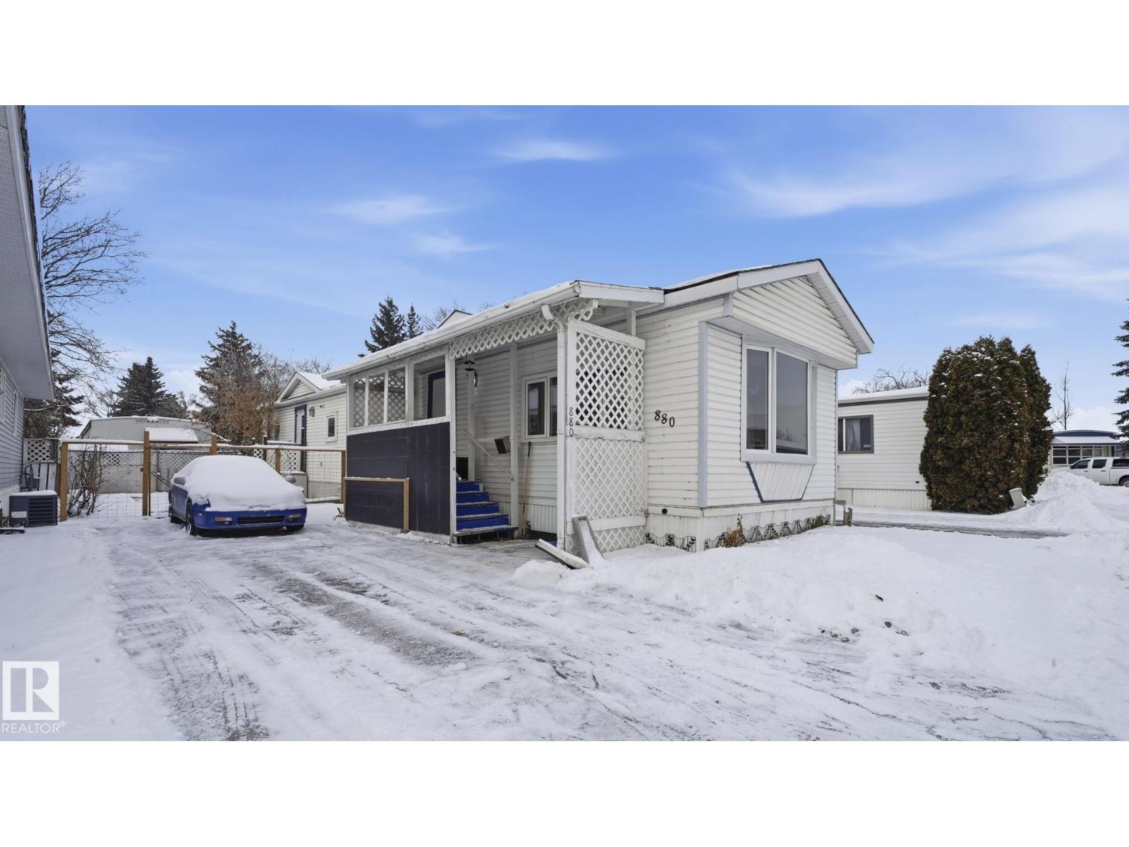 880 West Coast Bay NW, Edmonton