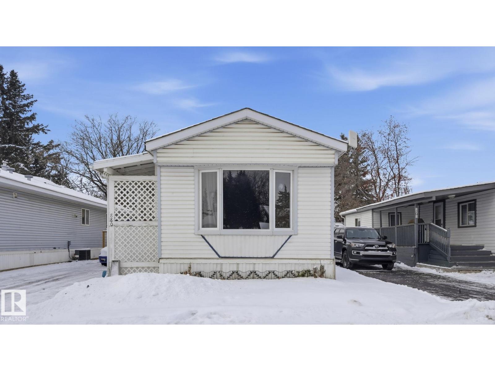 880 West Coast Bay NW, Edmonton