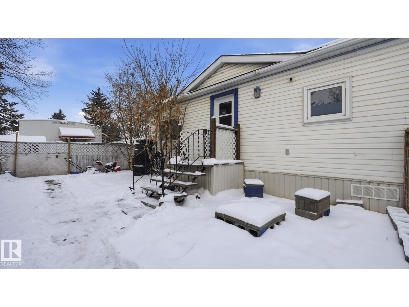 880 West Coast Bay NW, Edmonton