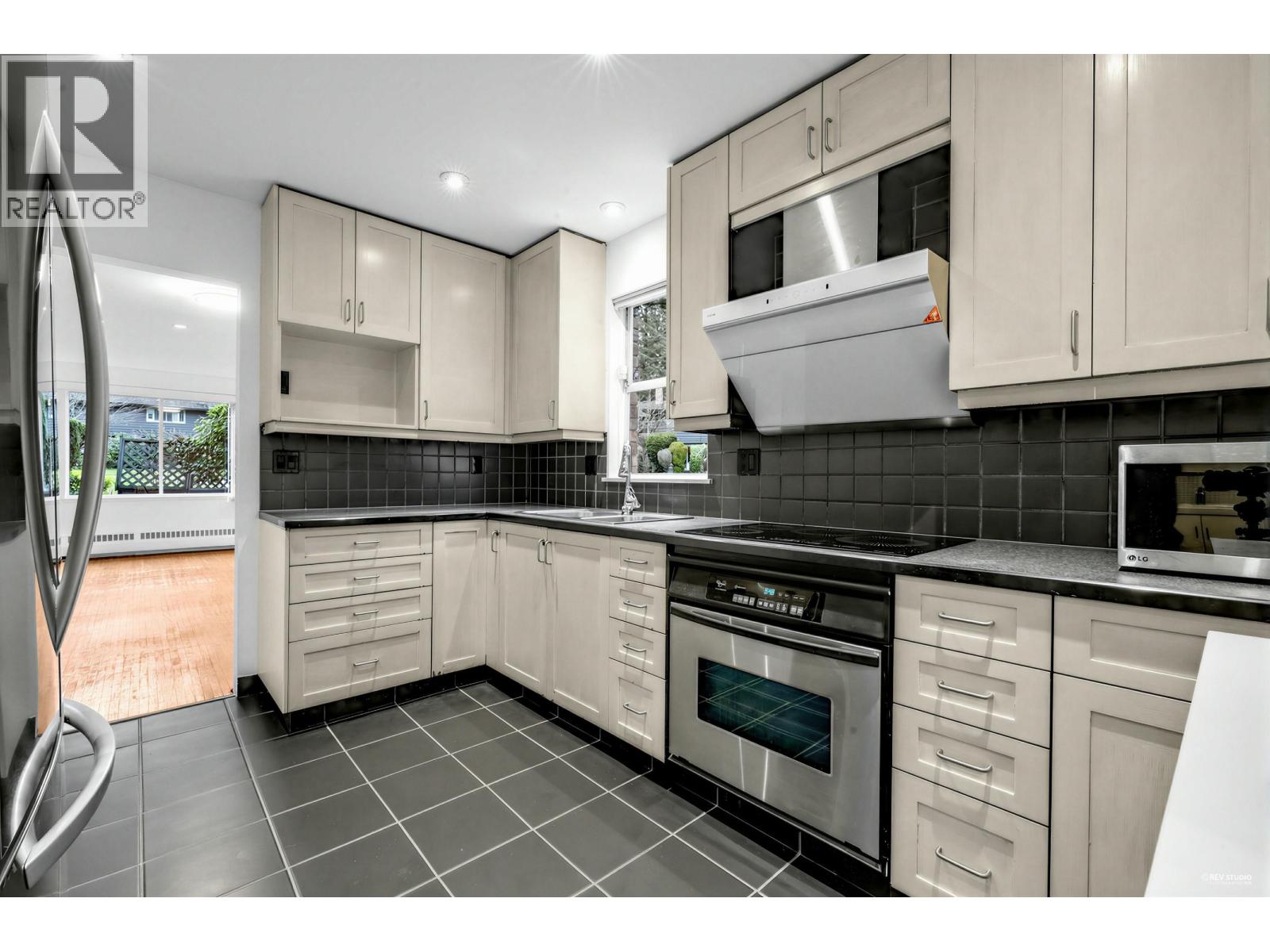 1109 235 KEITH ROAD, West Vancouver