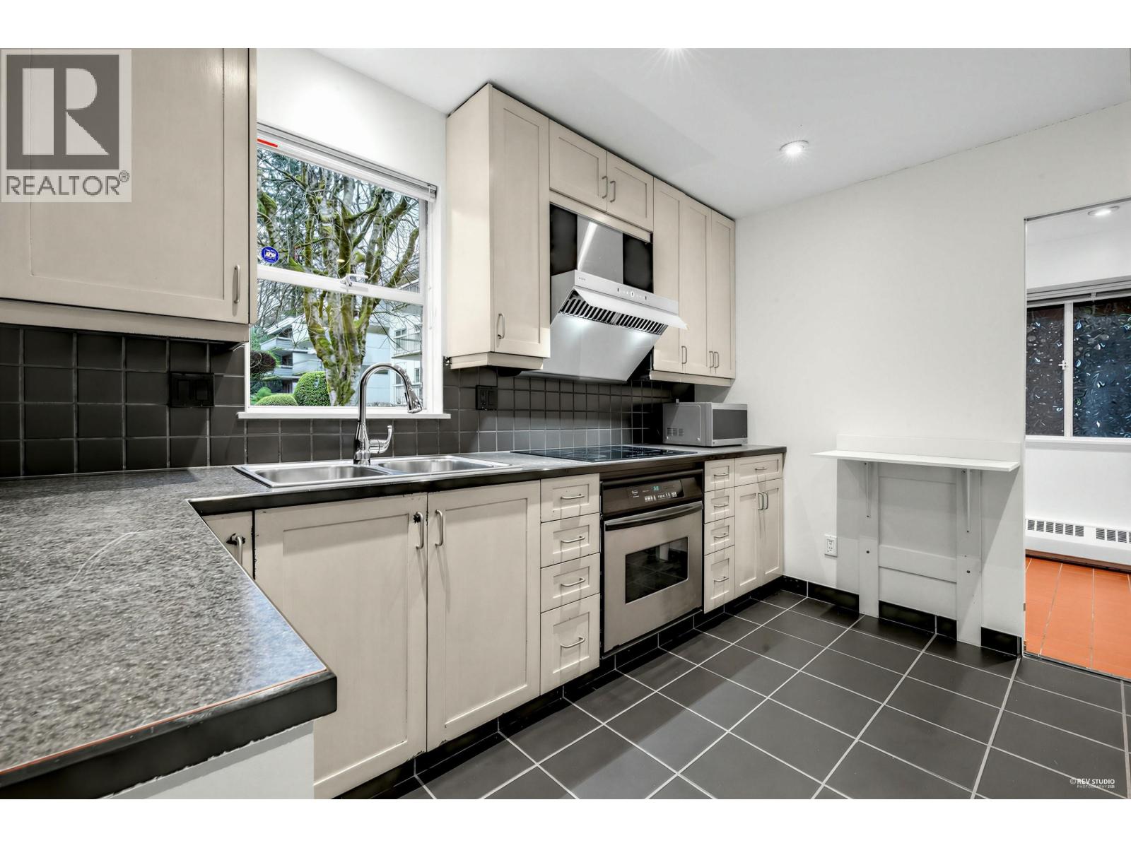 1109 235 KEITH ROAD, West Vancouver