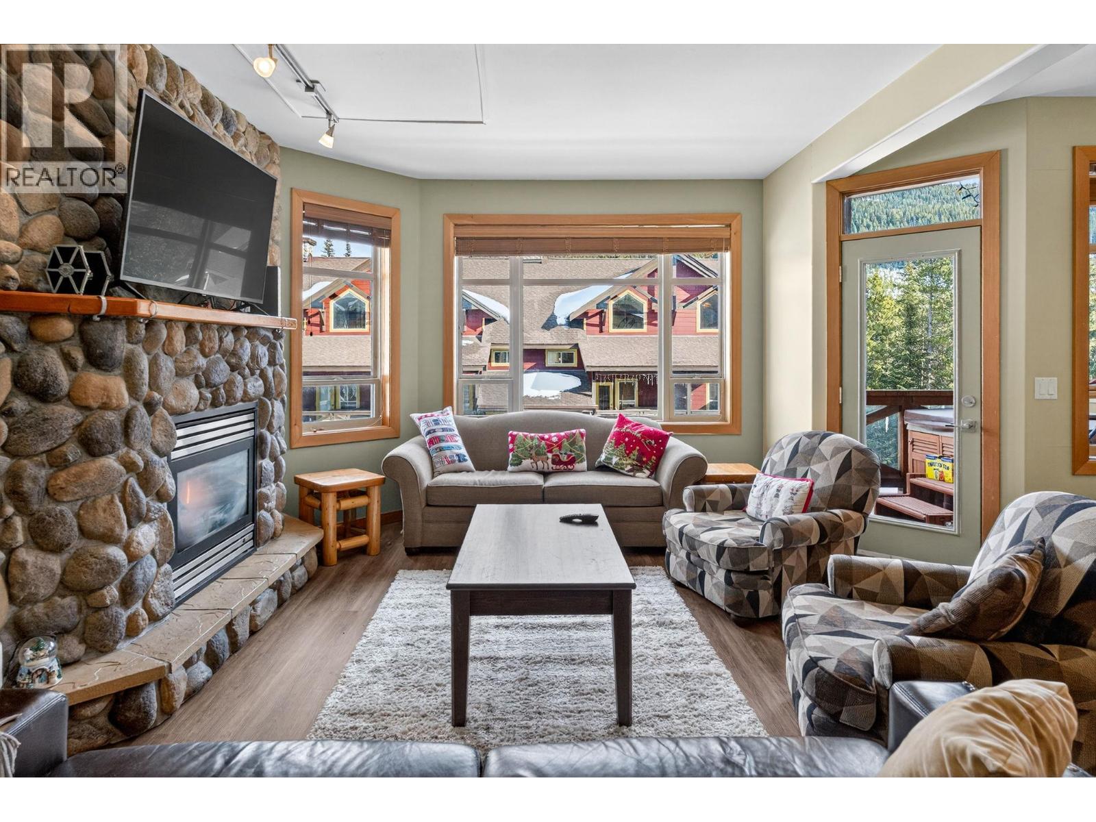 360 Strayhorse Road Unit# 19, Apex Mountain