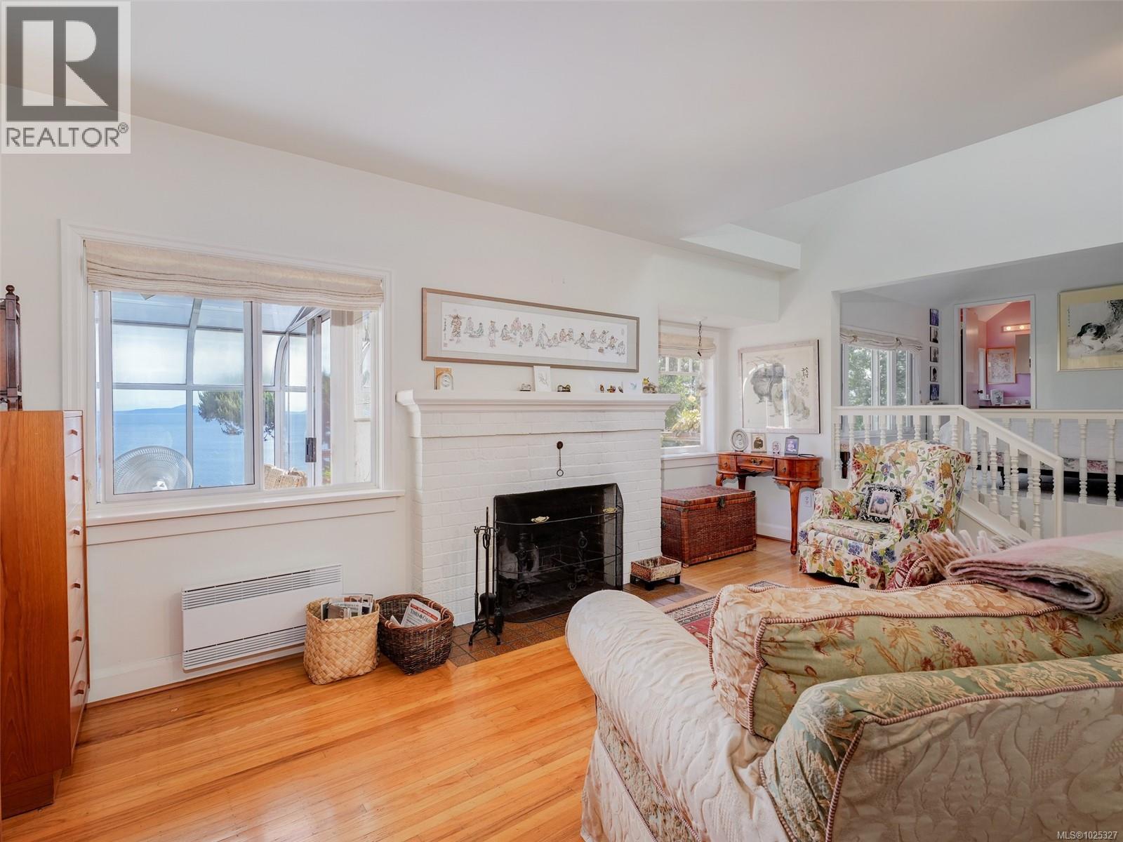  2550 Queenswood Drive, Saanich