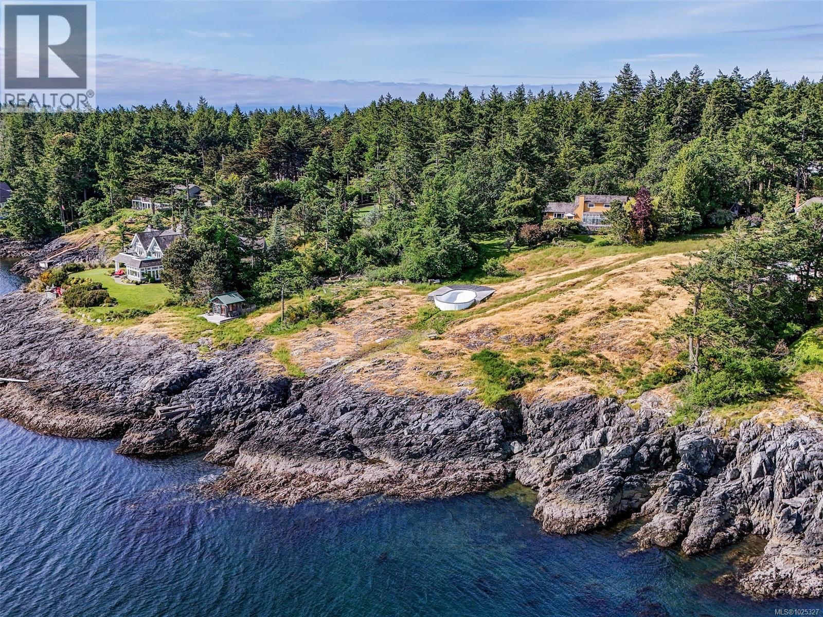  2550 Queenswood Drive, Saanich