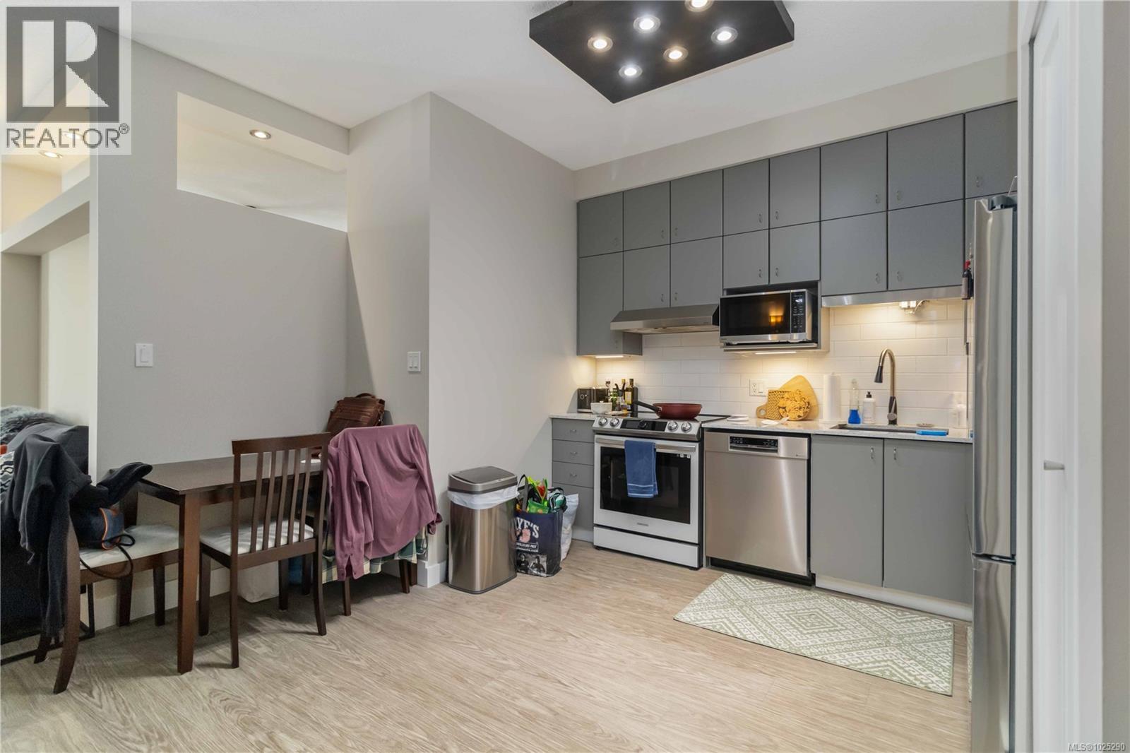 114 409 Swift Street, Victoria