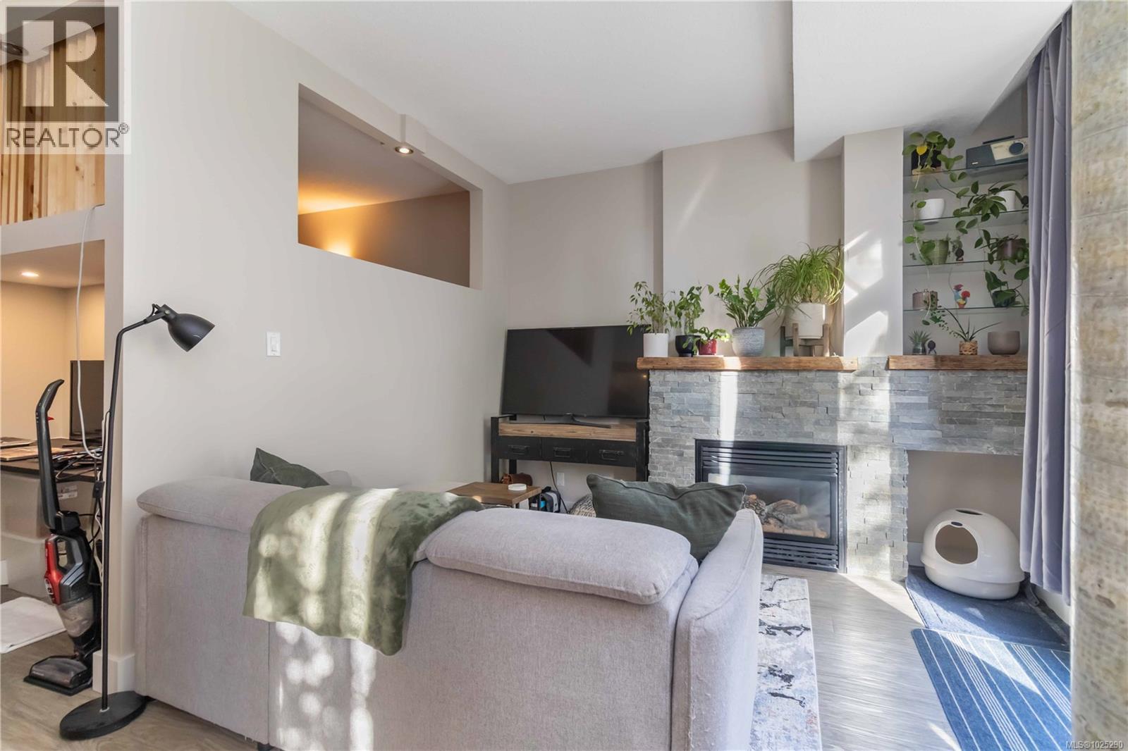 114 409 Swift Street, Victoria