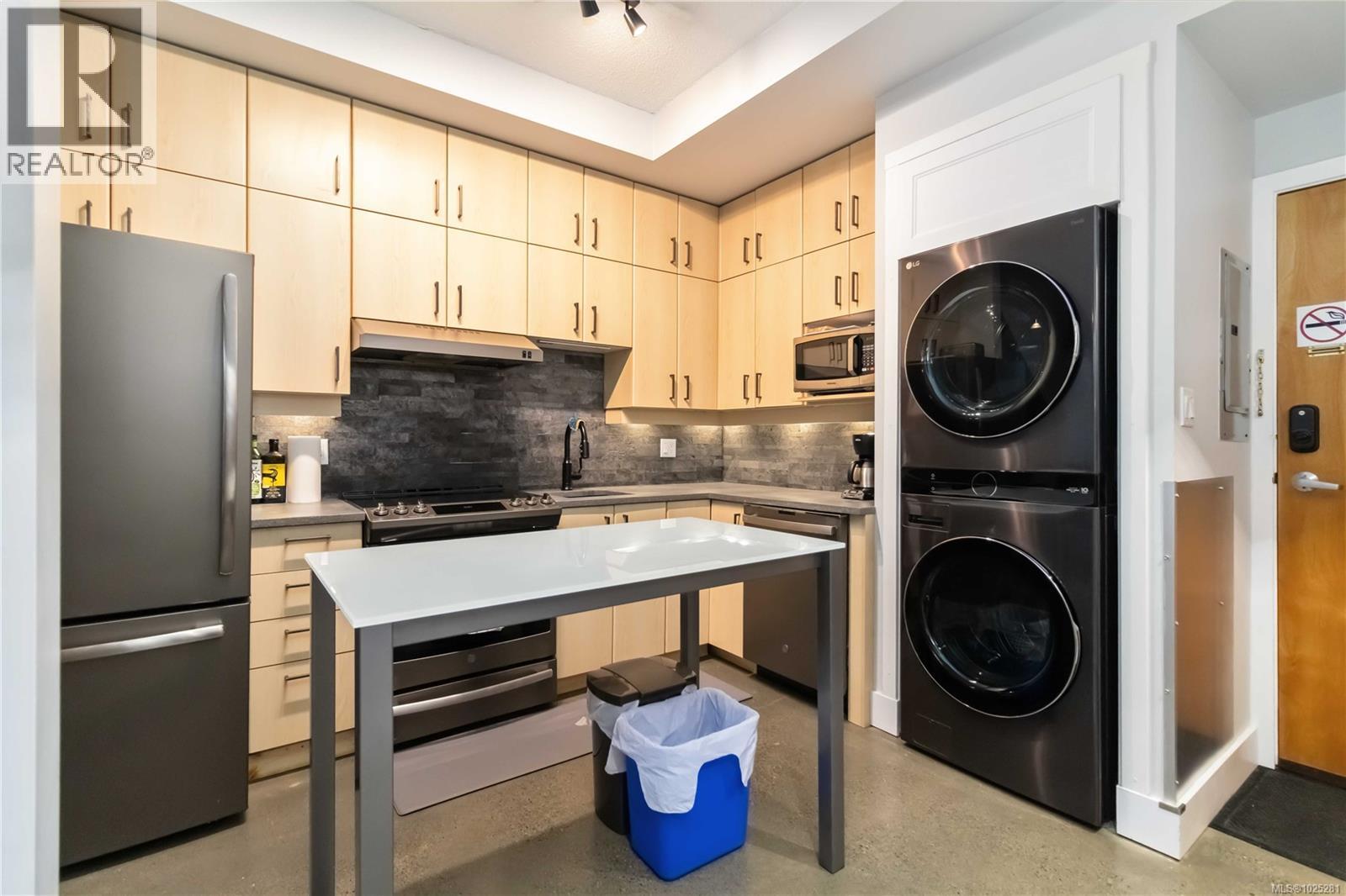 118 409 Swift Street, Victoria