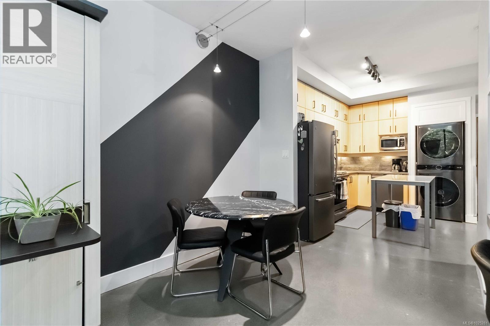 118 409 Swift Street, Victoria