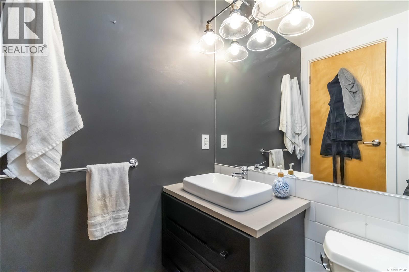 118 409 Swift Street, Victoria