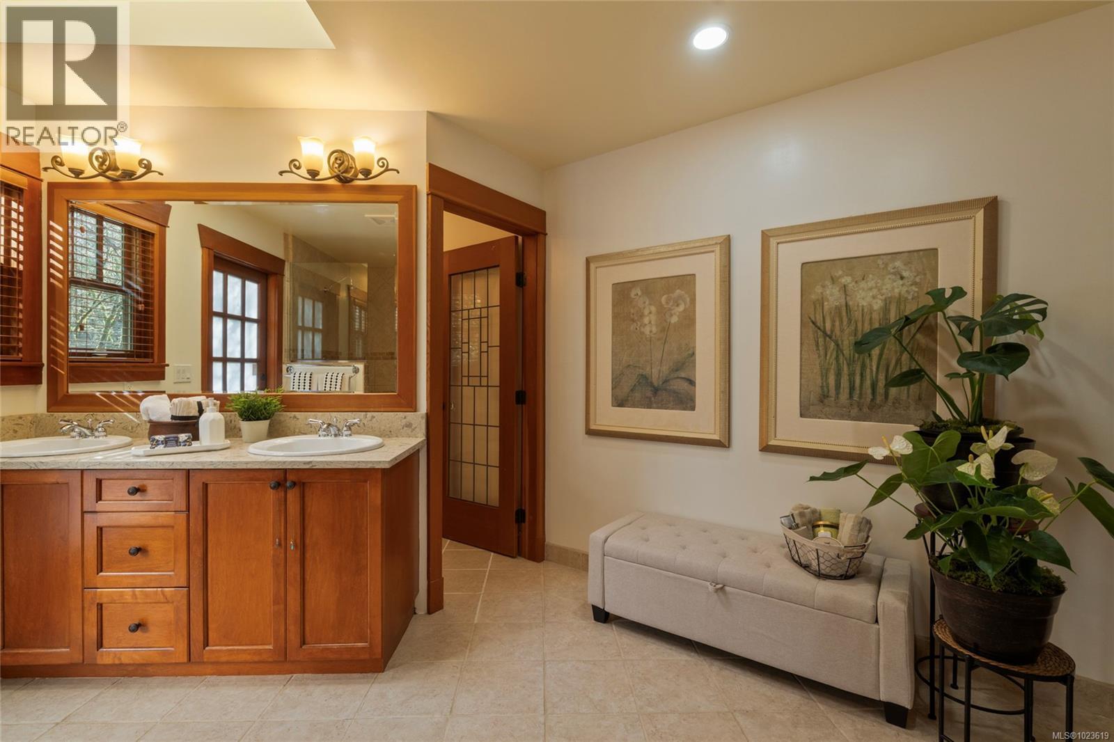 1046 Greig Ave, Central Saanich