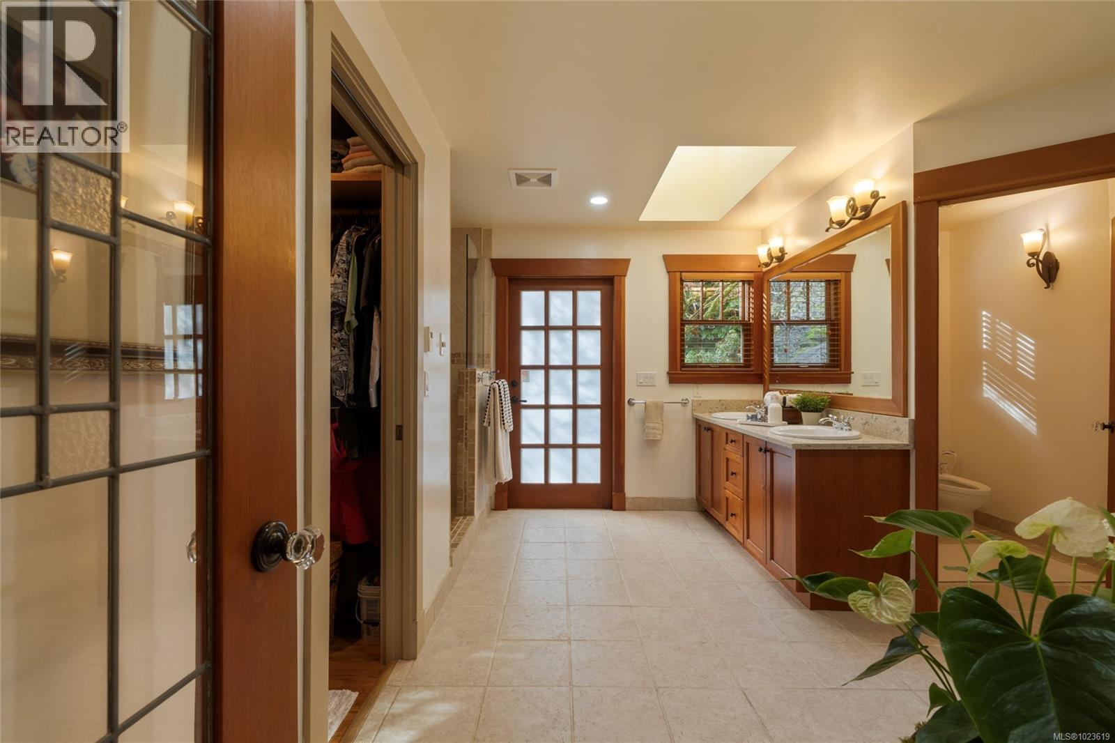 1046 Greig Ave, Central Saanich