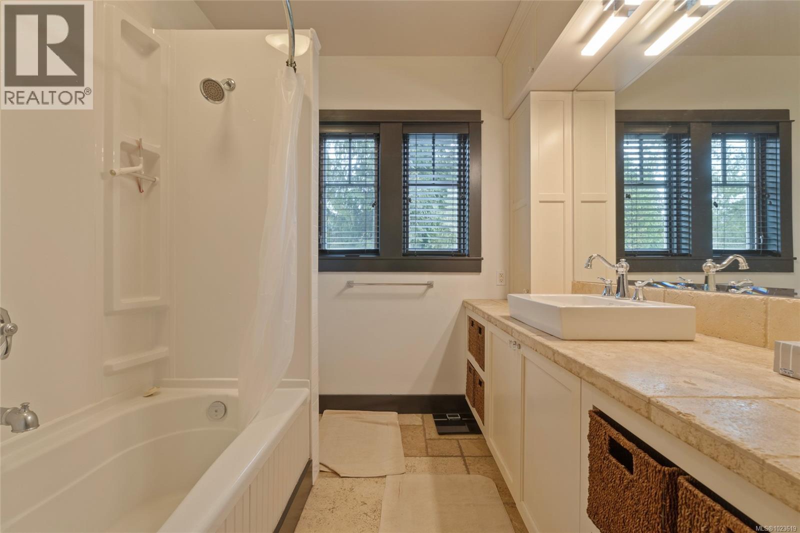 1046 Greig Ave, Central Saanich