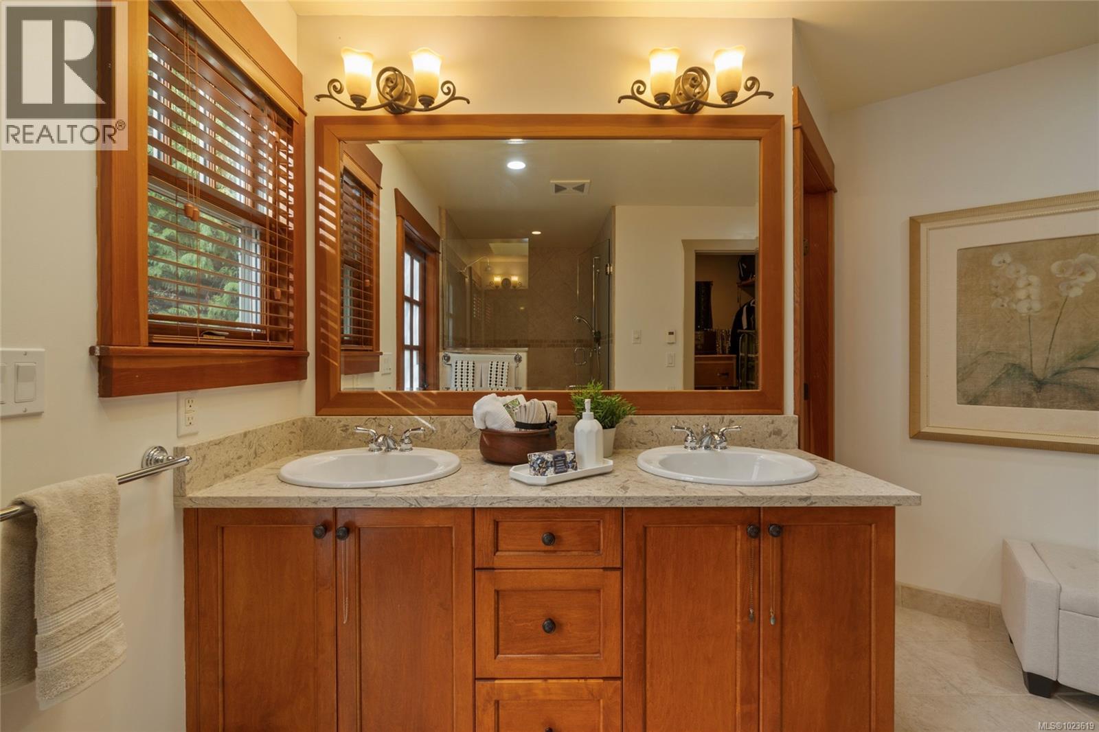 1046 Greig Ave, Central Saanich