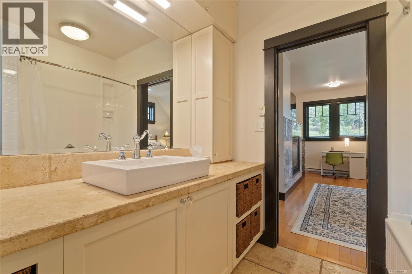 1046 Greig Ave, Central Saanich