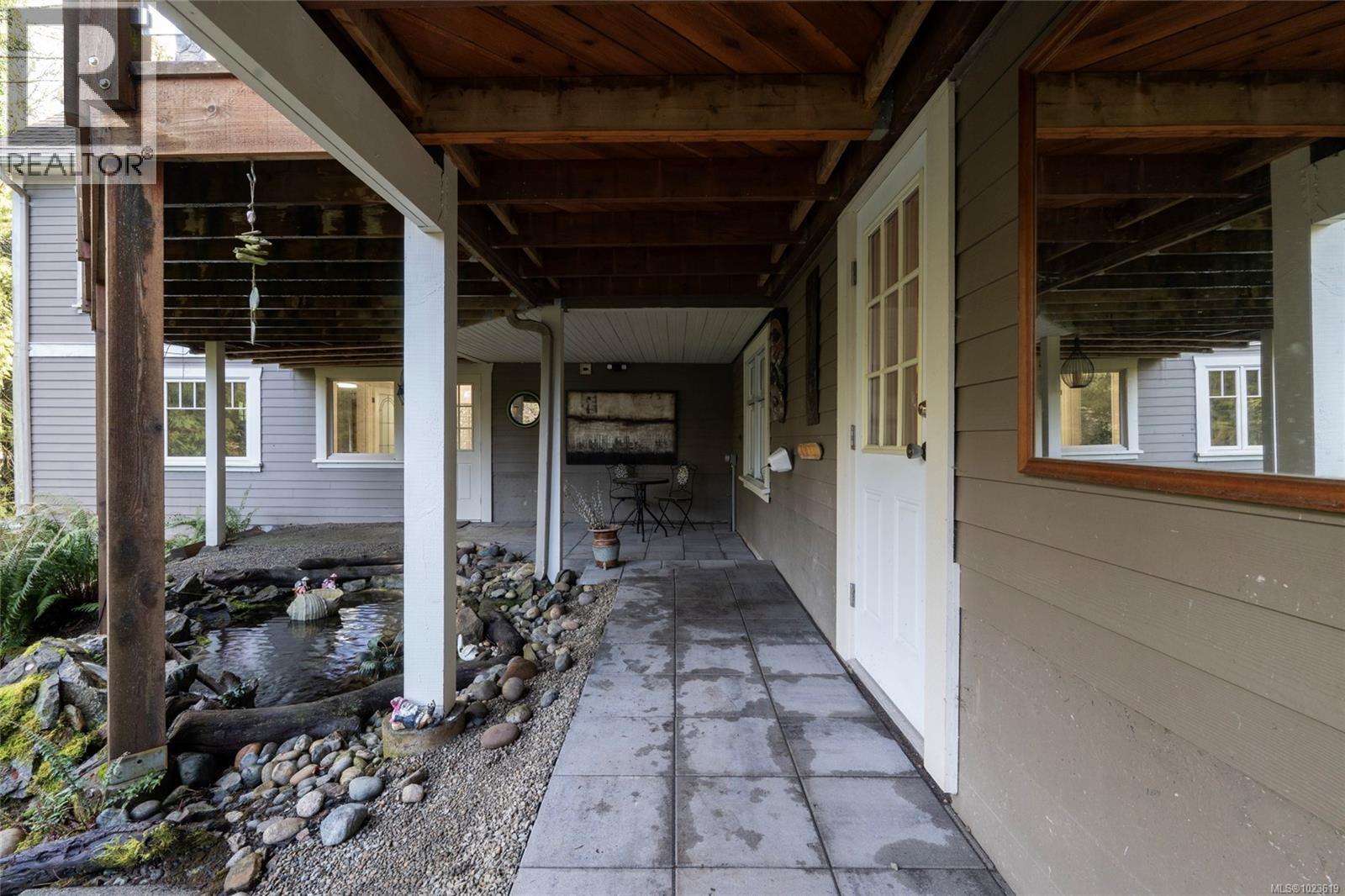 1046 Greig Ave, Central Saanich