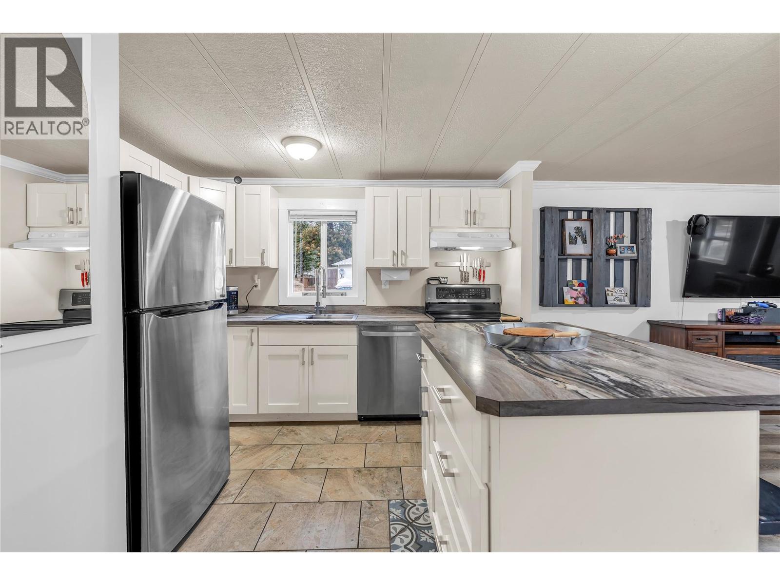 74 Fish Lake Road, Summerland