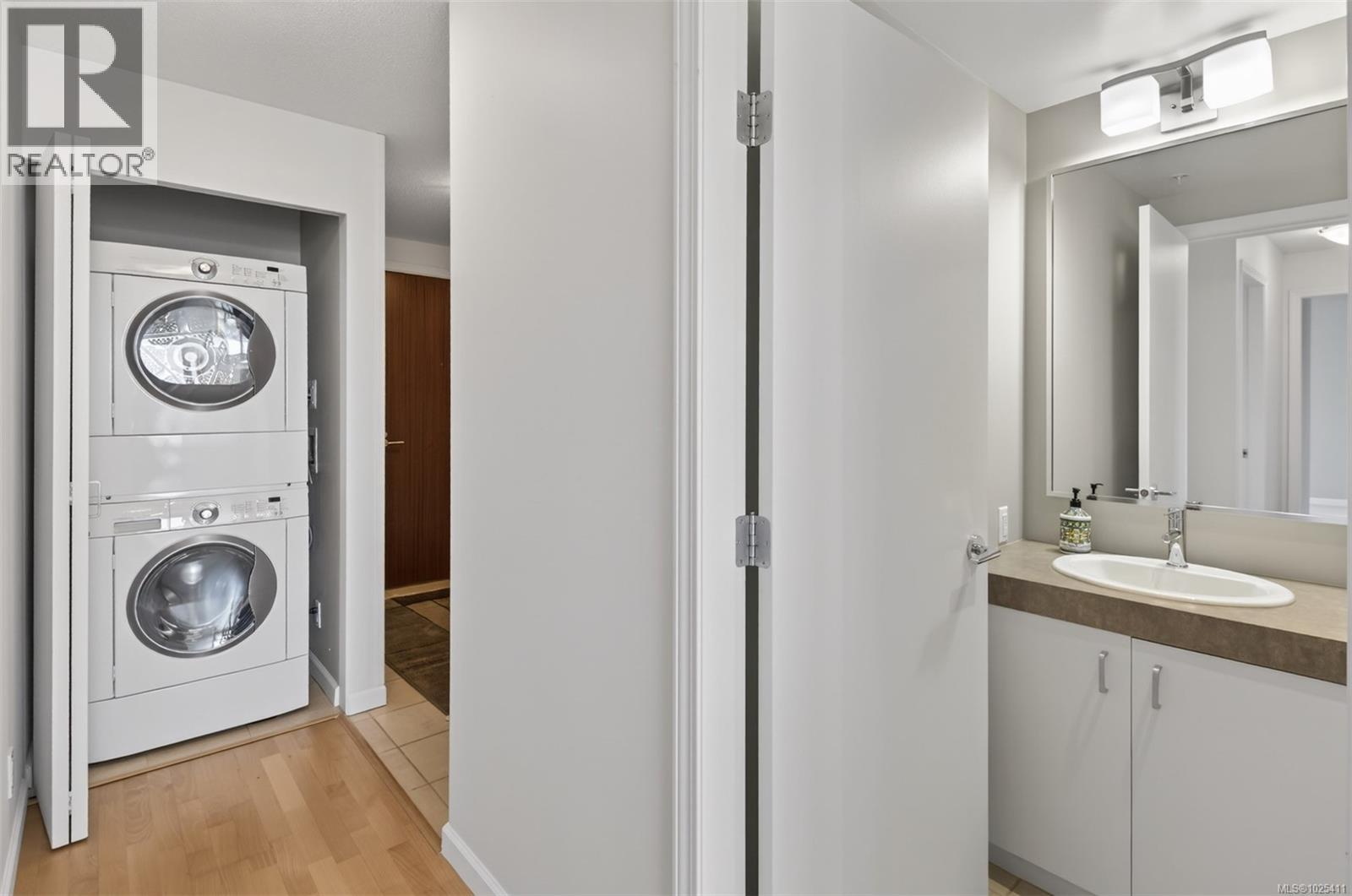 905 160 Wilson Street, Victoria