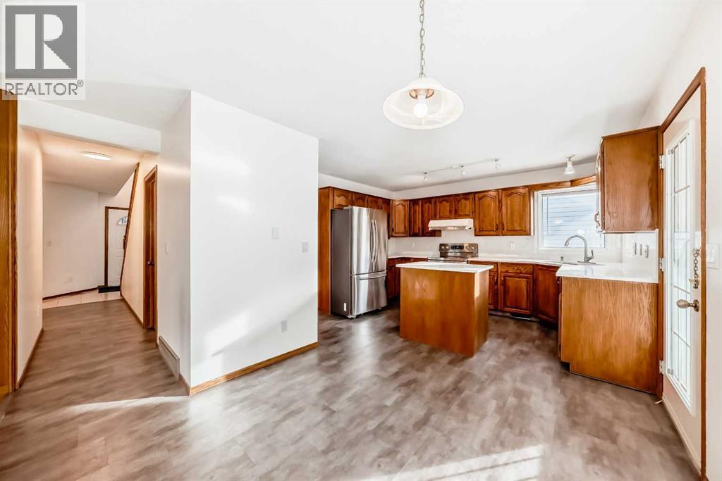 Single Family House for Sale in  Edgepark Way NW Edgemont Calgary 