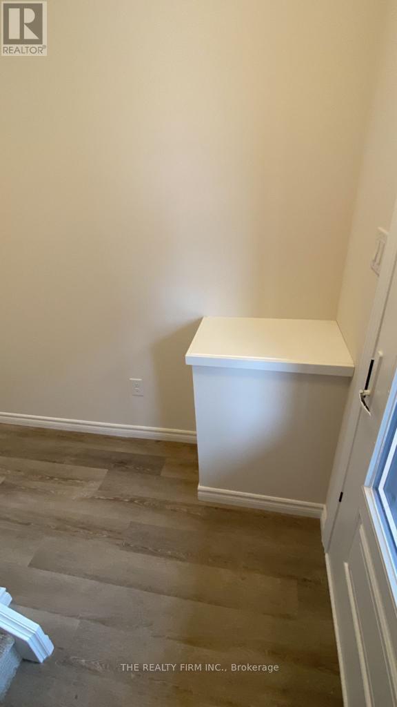 2553 Meadowlands Unit 26 photo 4