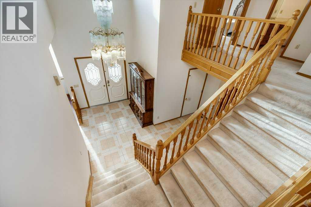 Single Family House for Sale in  Sienna Hills Drive SW Signal Hill Calgary 