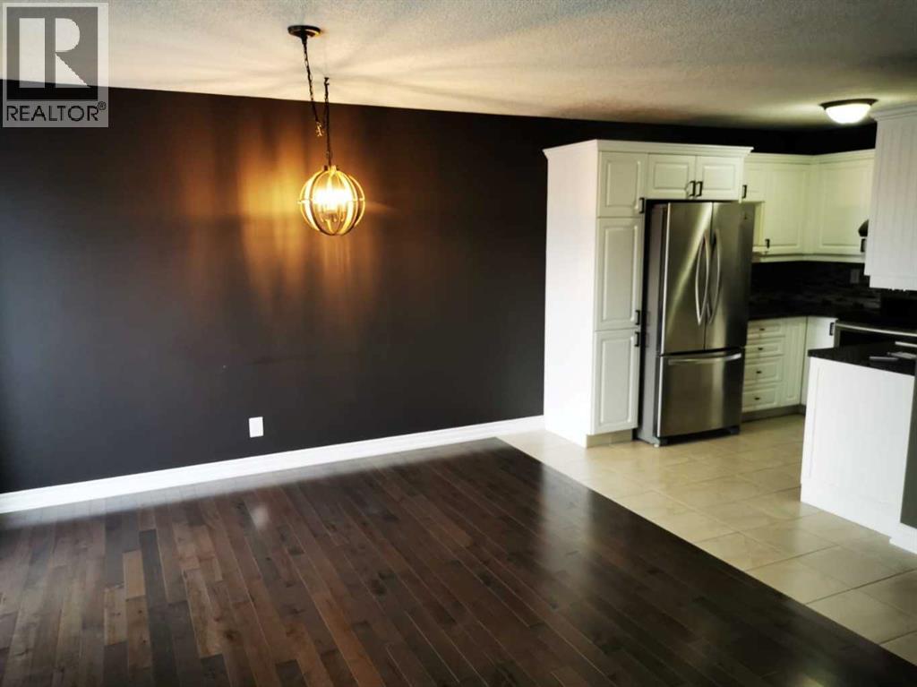 Single Family House for Sale in  Douglas Glen Park SE Douglasdale/Glen Calgary 