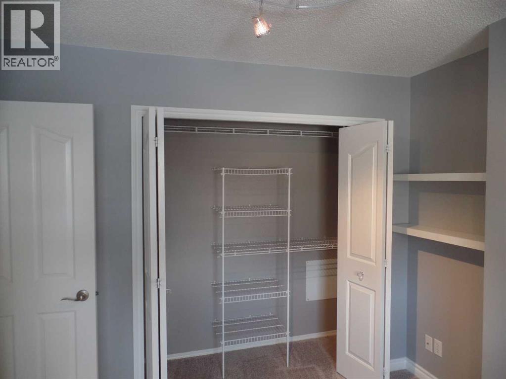 Single Family House for Sale in  Douglas Glen Park SE Douglasdale/Glen Calgary 