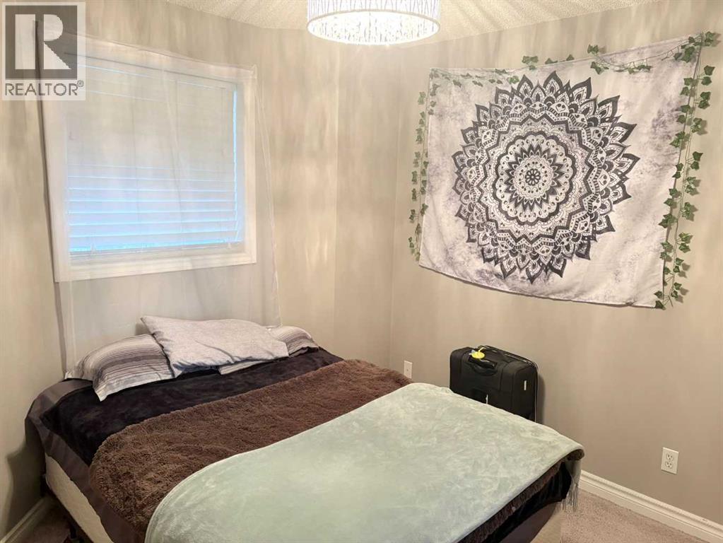 Single Family House for Sale in  Douglas Glen Park SE Douglasdale/Glen Calgary 