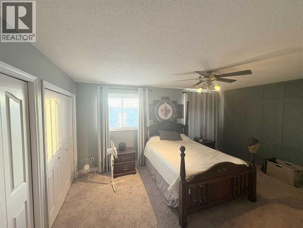 Single Family House for Sale in  Douglas Glen Park SE Douglasdale/Glen Calgary 