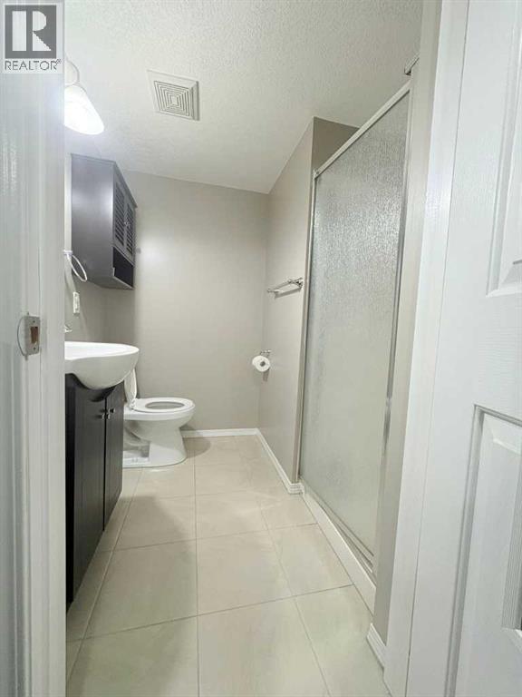 Single Family House for Sale in  Douglas Glen Park SE Douglasdale/Glen Calgary 