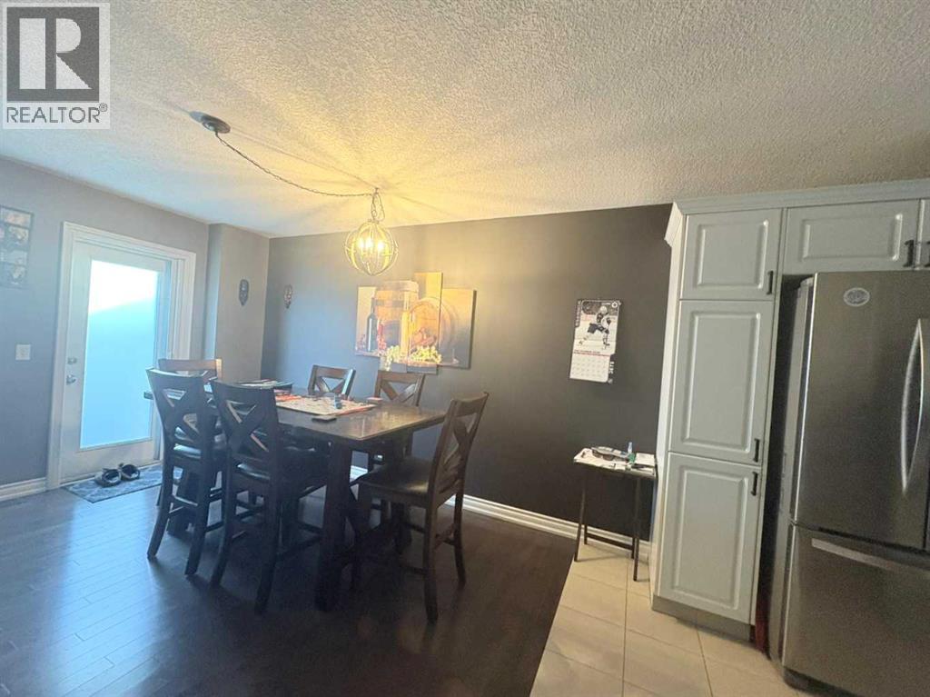 Single Family House for Sale in  Douglas Glen Park SE Douglasdale/Glen Calgary 