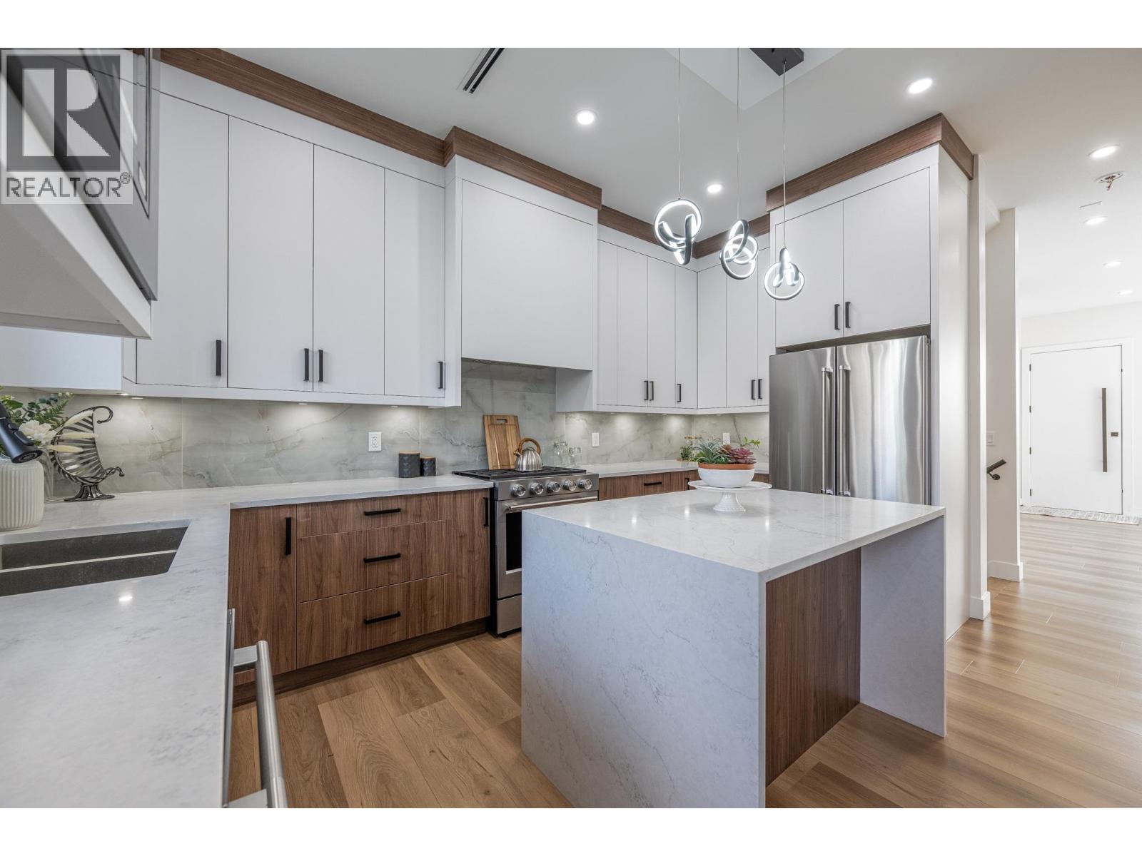 102 1149 DANSEY AVENUE, Coquitlam