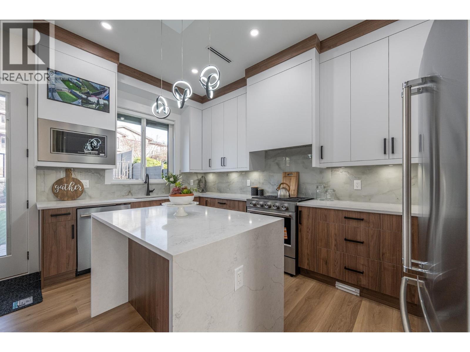 102 1149 DANSEY AVENUE, Coquitlam