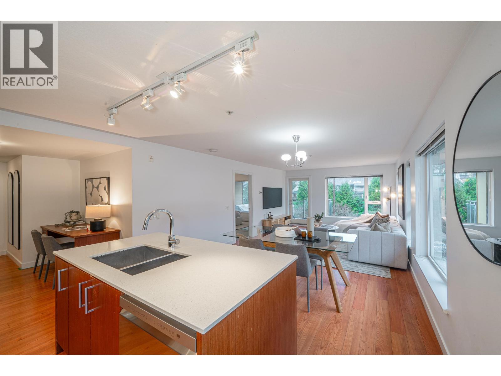 416 221 E 3RD STREET — photo 35