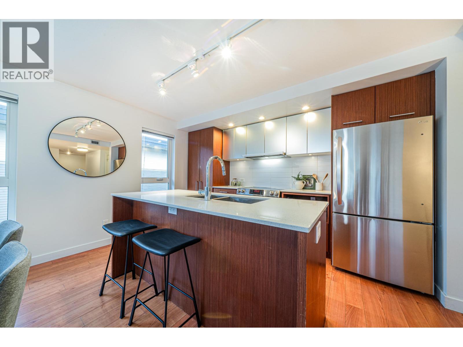 416 221 E 3RD STREET — photo 30