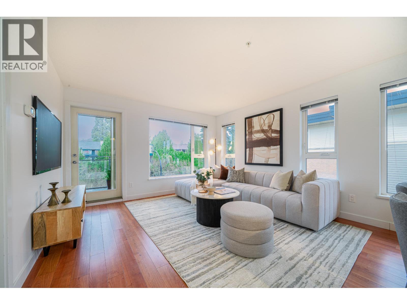 416 221 E 3RD STREET - Photo 3 of 40, North Vancouver, British Columbia