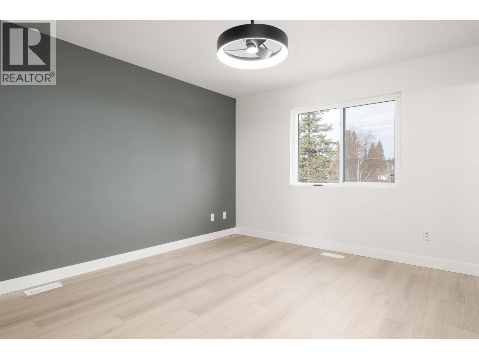1980 12TH AVENUE - 18