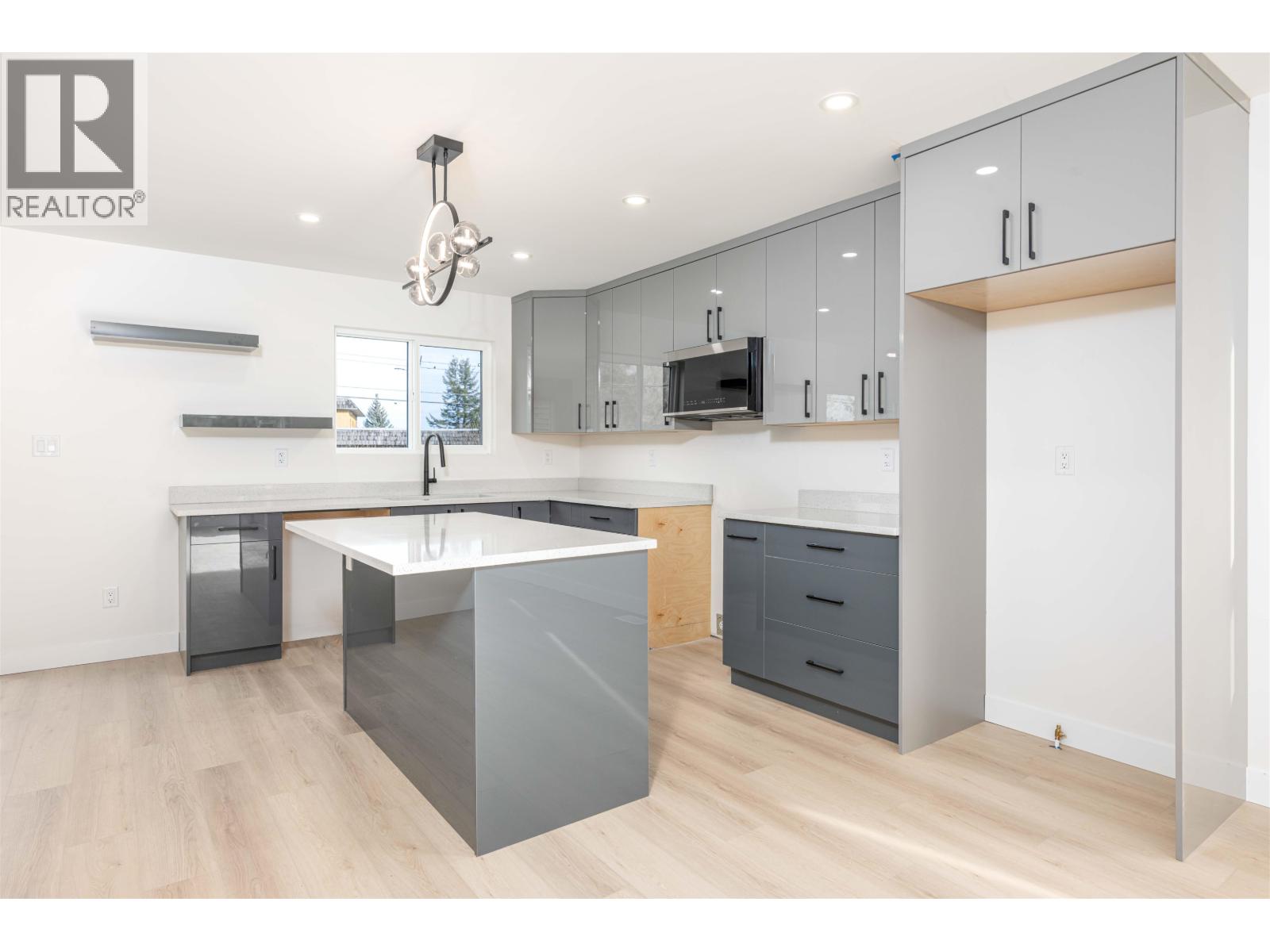 1980 12TH AVENUE - 9