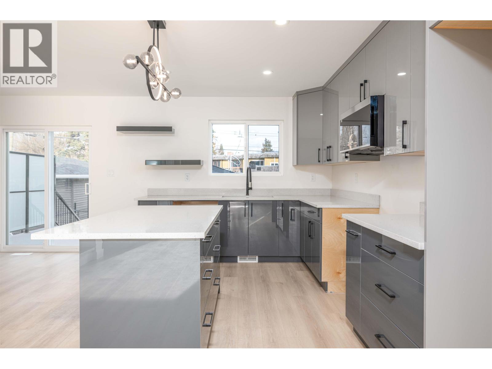 1980 12TH AVENUE - 10