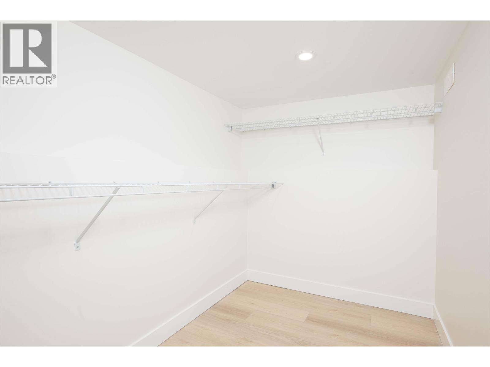 1980 12TH AVENUE - 23