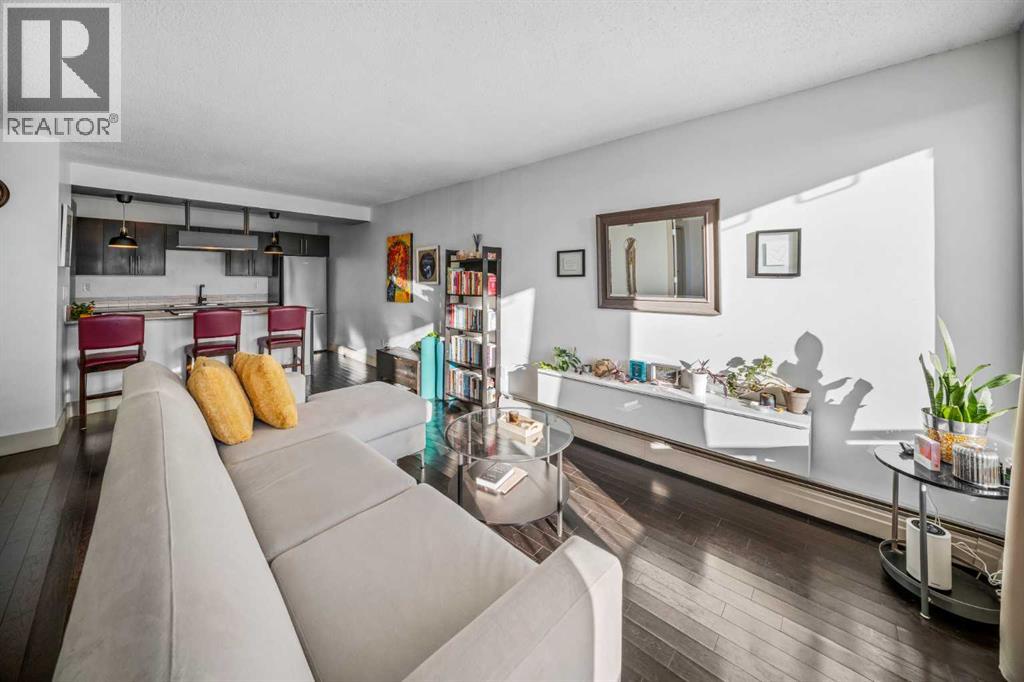 Single Family House for Sale in    Avenue SW Cliff Bungalow Calgary 