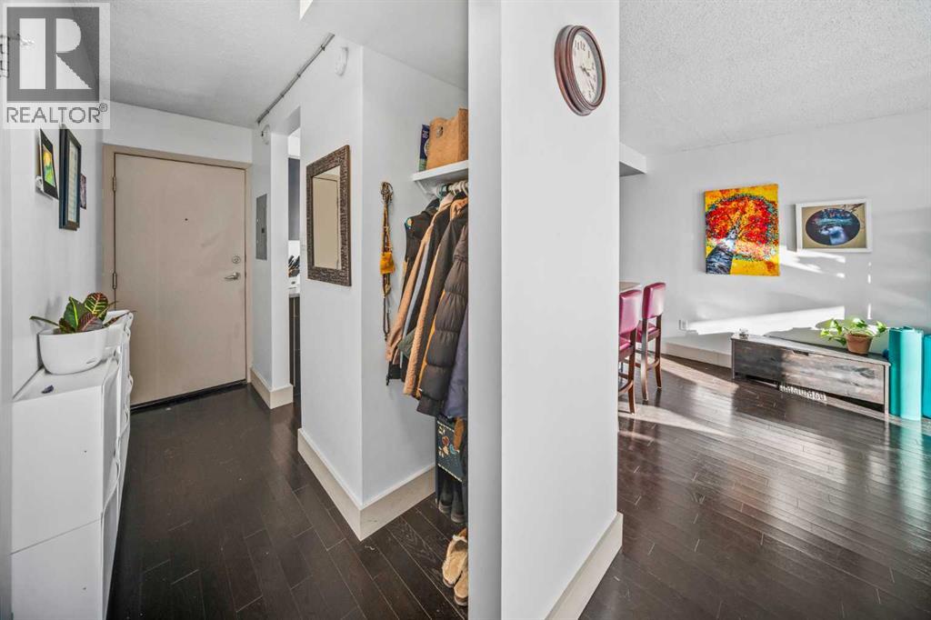 Single Family House for Sale in    Avenue SW Cliff Bungalow Calgary 