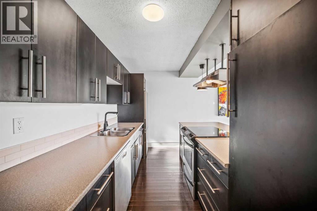 Single Family House for Sale in    Avenue SW Cliff Bungalow Calgary 