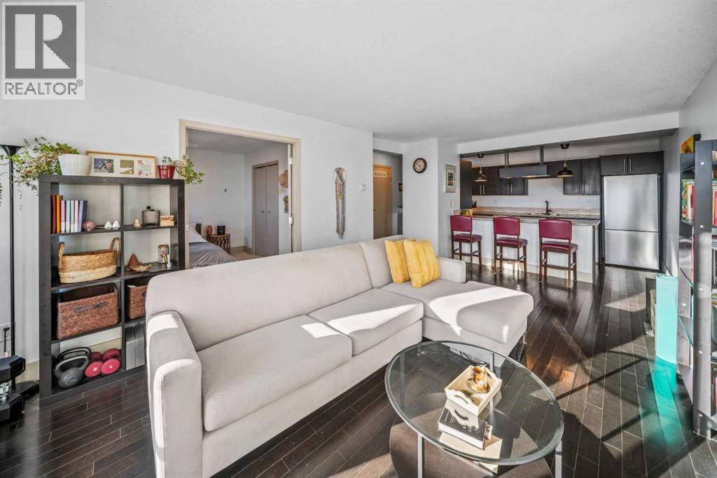 Single Family House for Sale in    Avenue SW Cliff Bungalow Calgary 