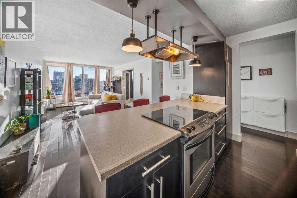 Single Family House for Sale in    Avenue SW Cliff Bungalow Calgary 