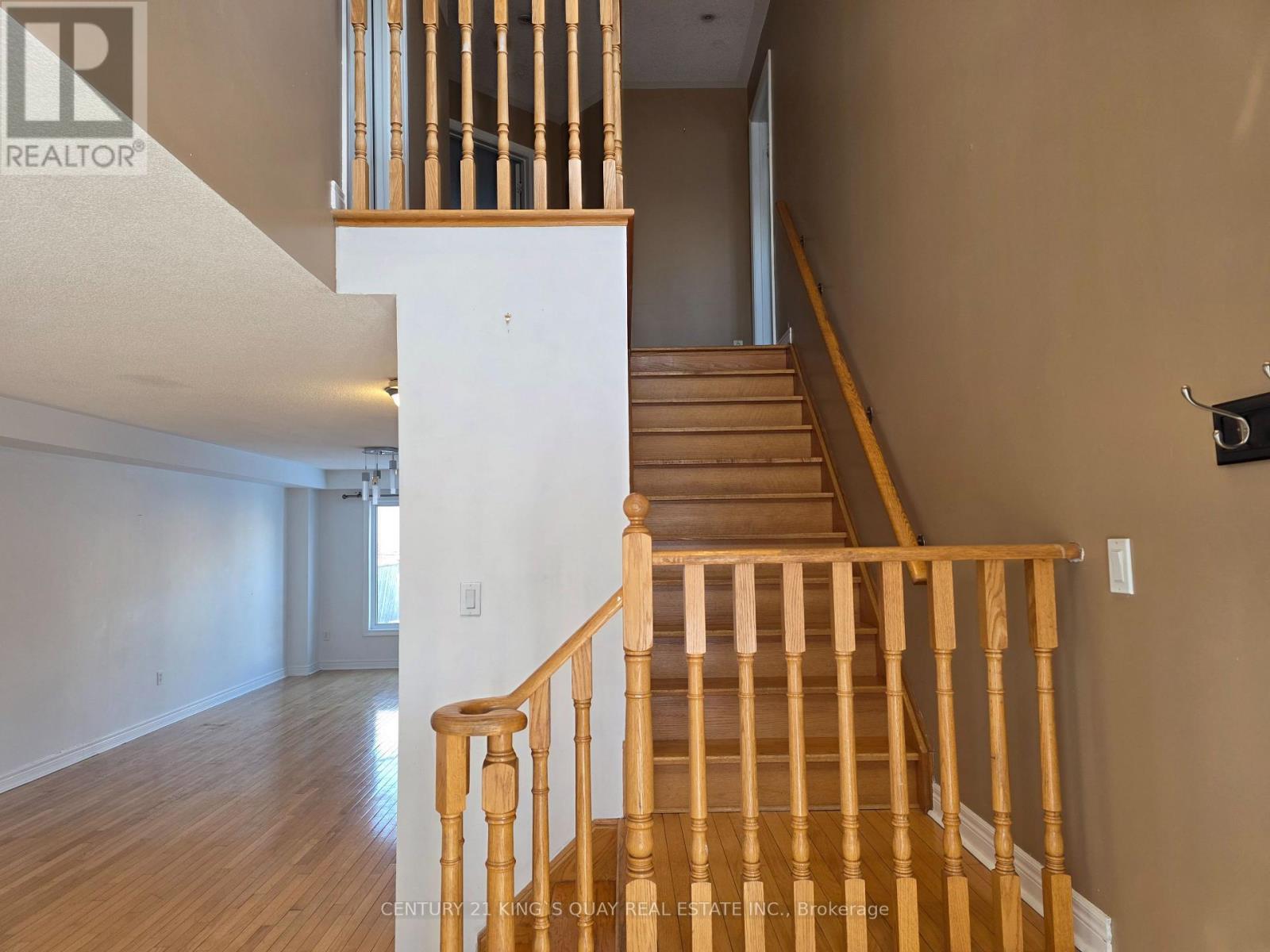 120 Flagstone photo 2