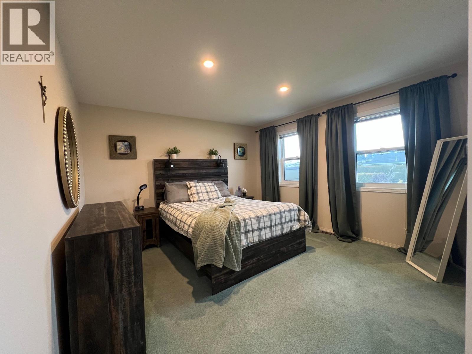 636 6th Avenue, Vernon