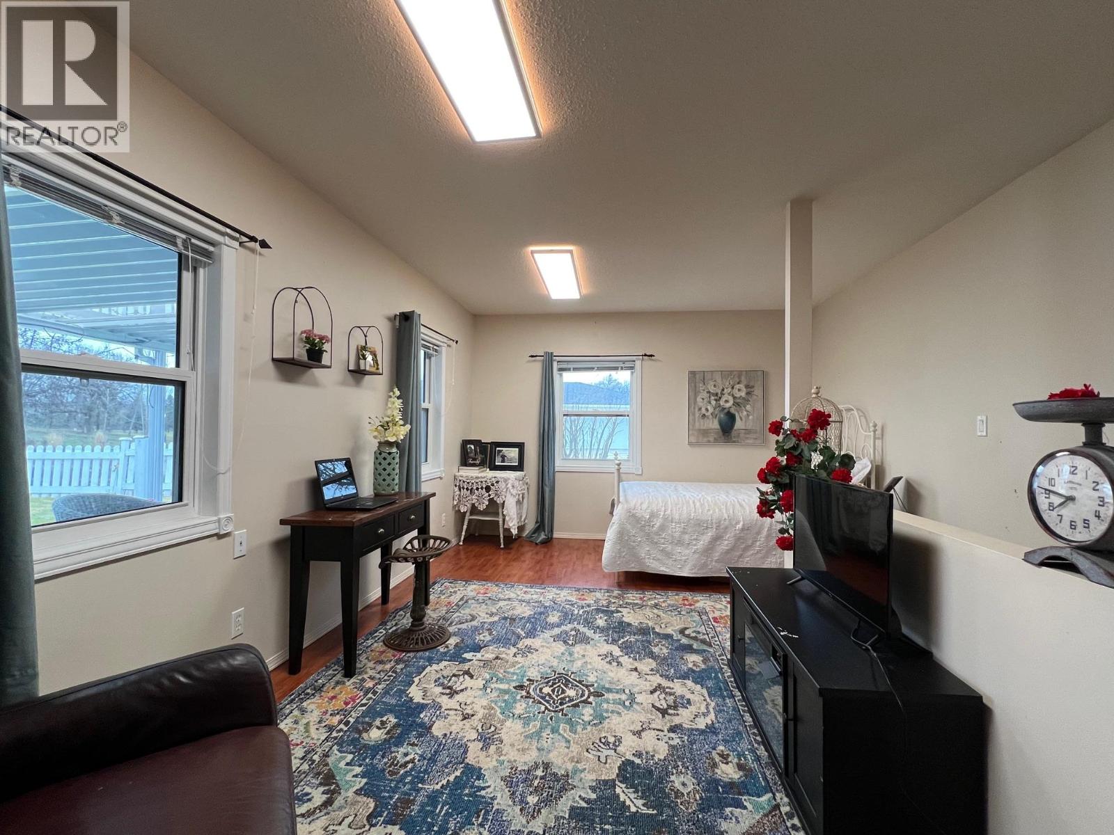 636 6th Avenue, Vernon