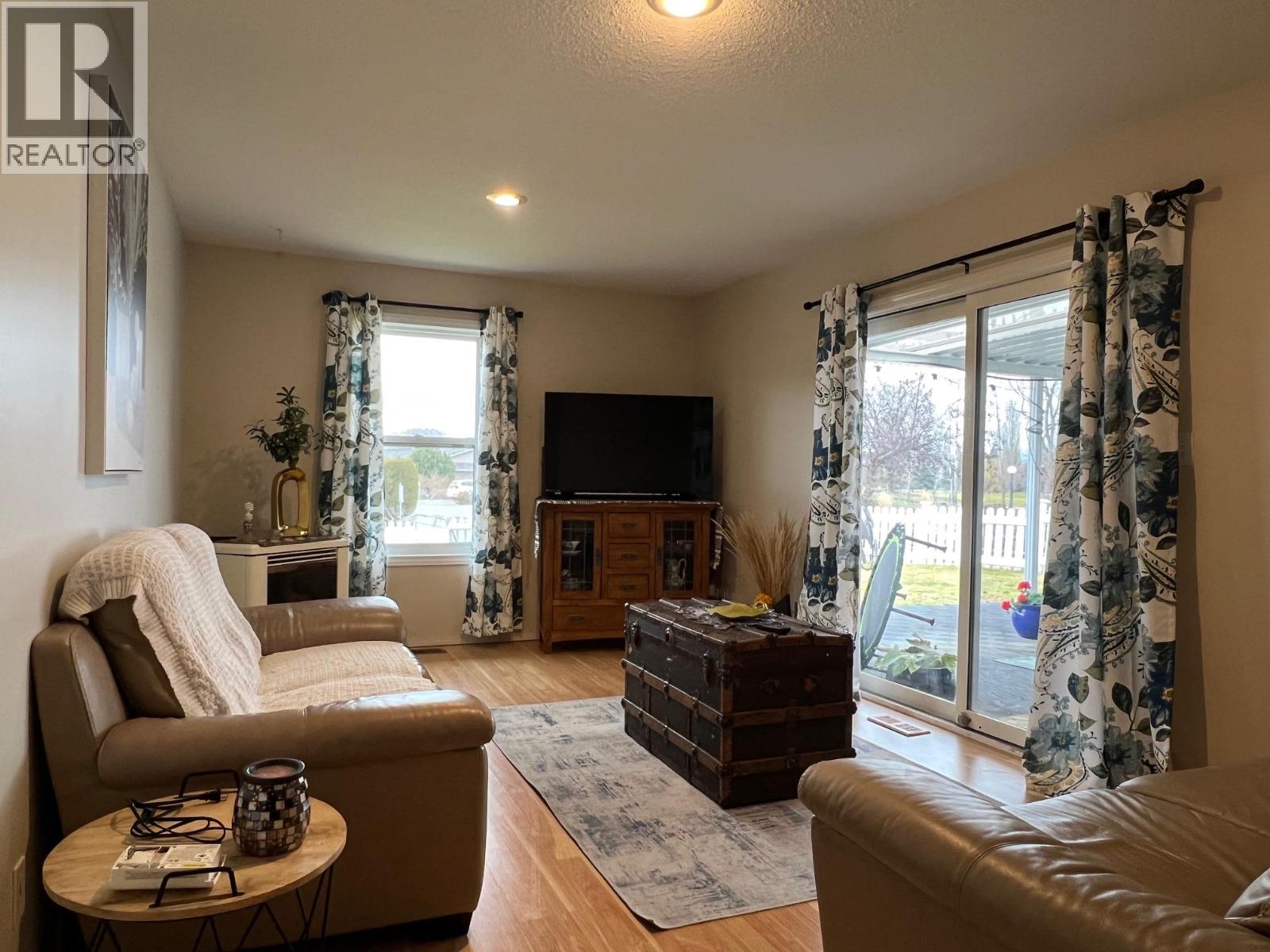 636 6th Avenue, Vernon