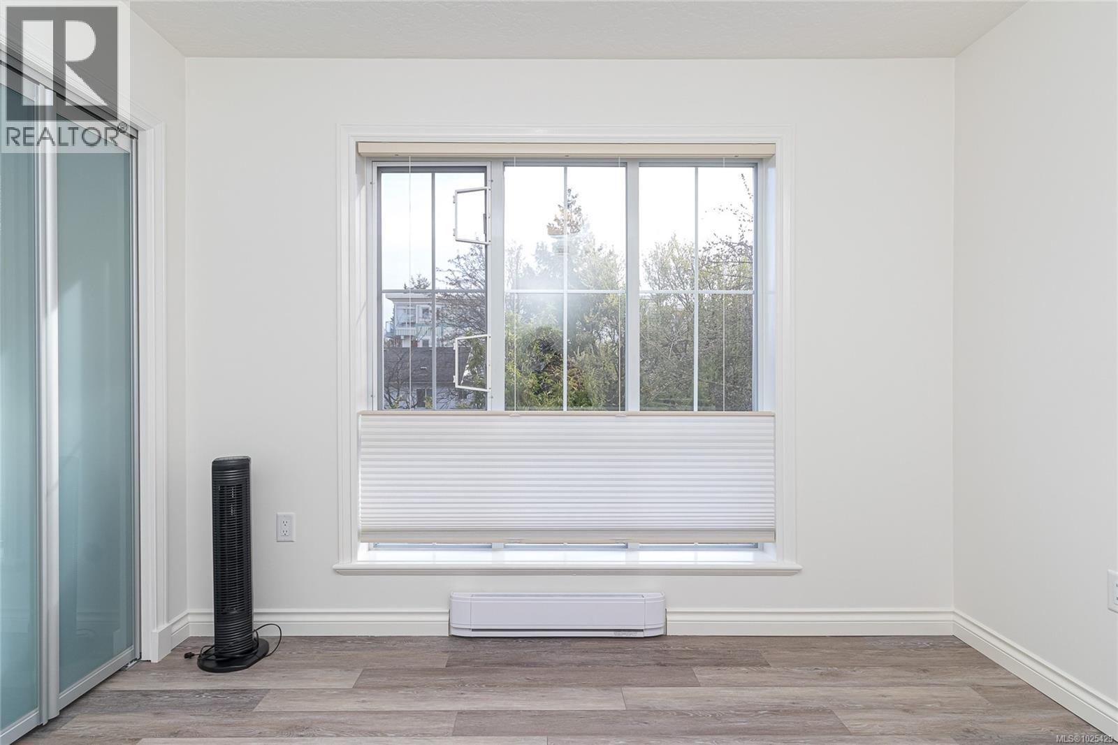 102 3133 Tillicum Road, Saanich