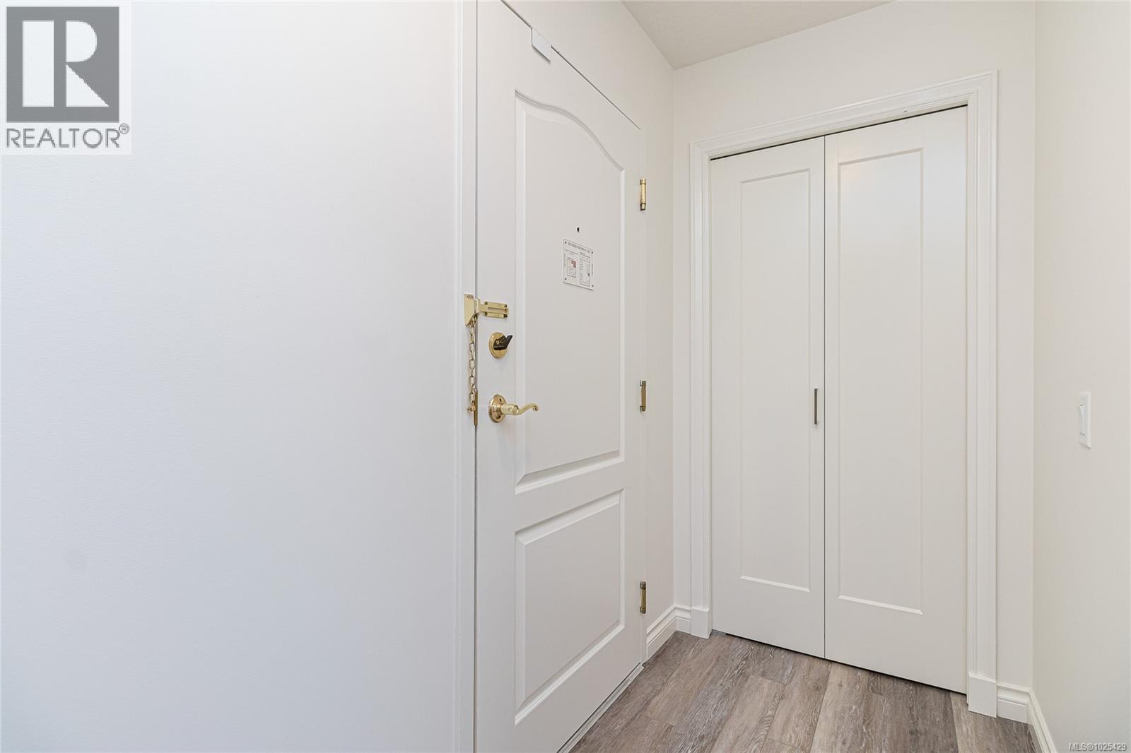 #102 3133 Tillicum Rd - 5